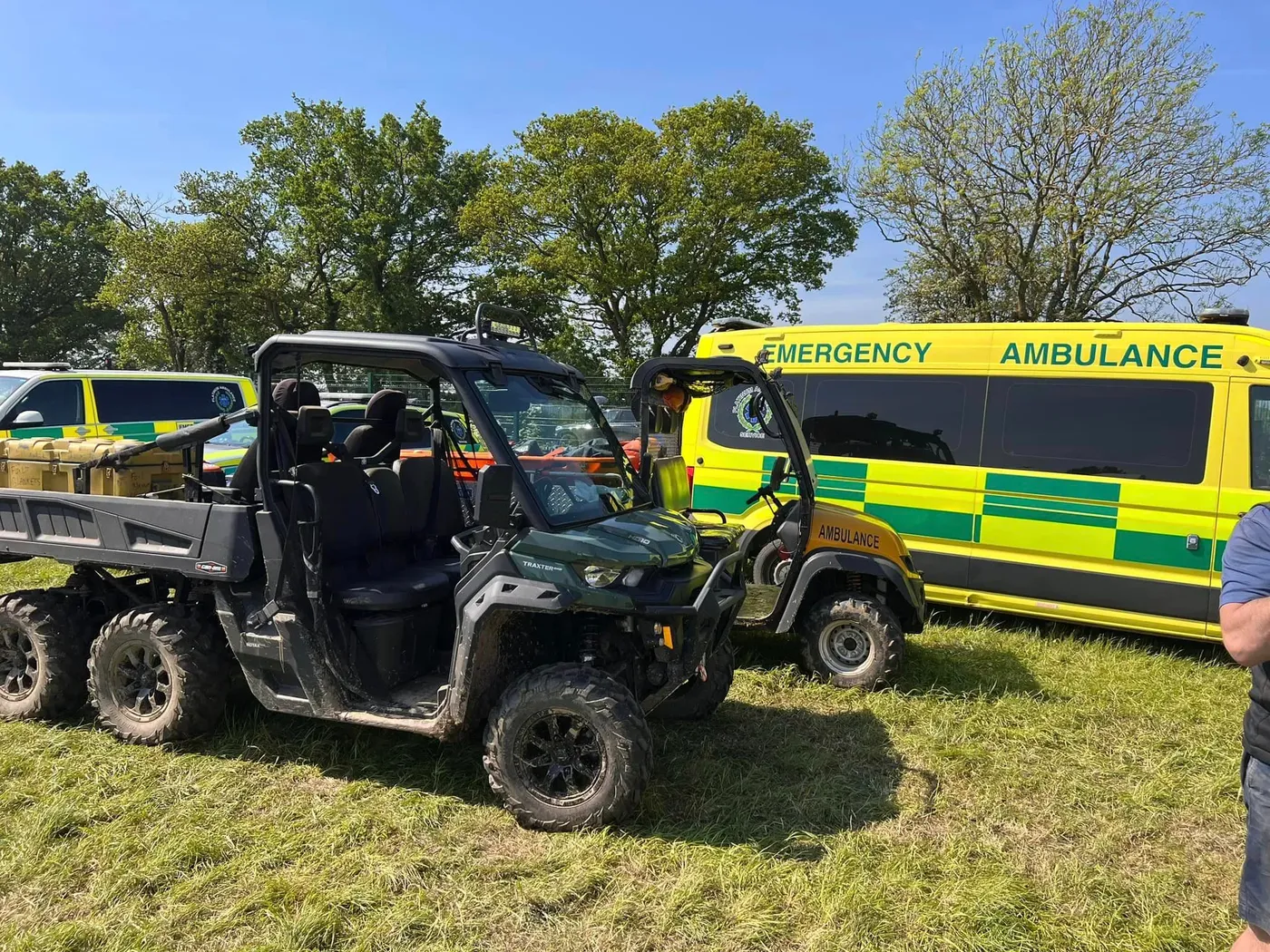 Off-road extraction vehicles